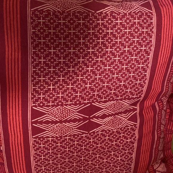 RATAN TEXTILES PVT. LTD.
PILLOW COVER
COTTON & LINEN 18” x 18”
MADE IN INDIA NEW - Picture 3 of 10